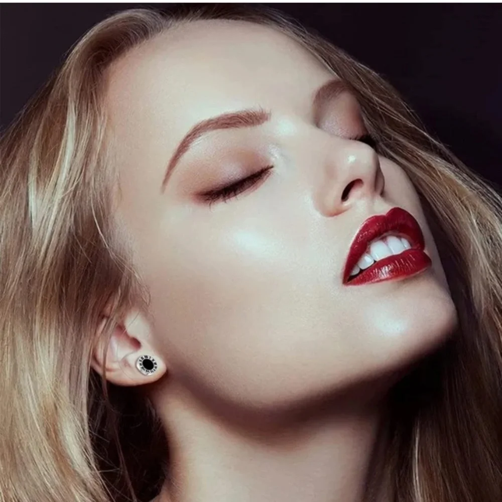 Sheer Beauté & Jewelry pairs hoop